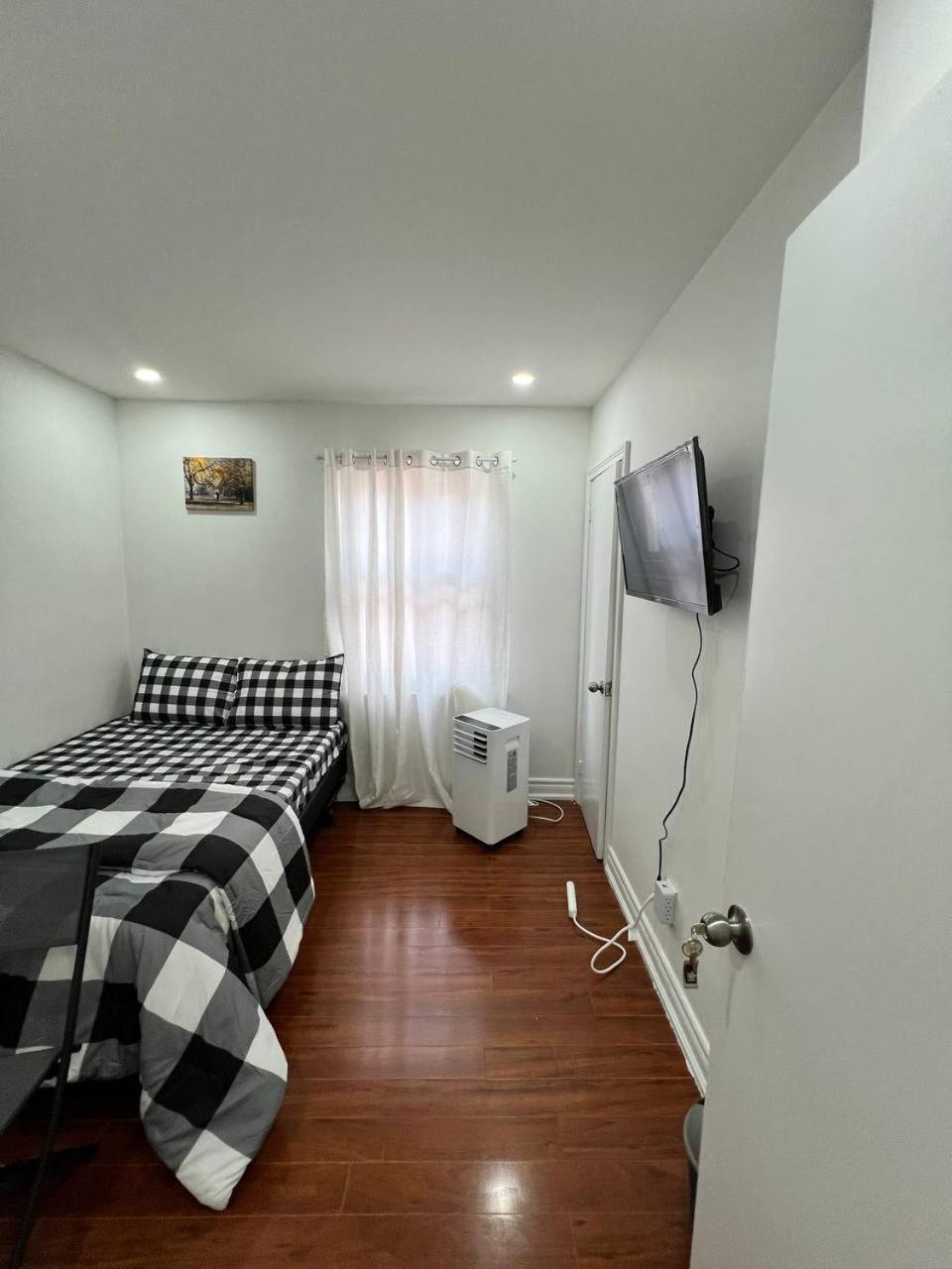 #1 Convvy-Nient Residence! Toronto Exterior photo
