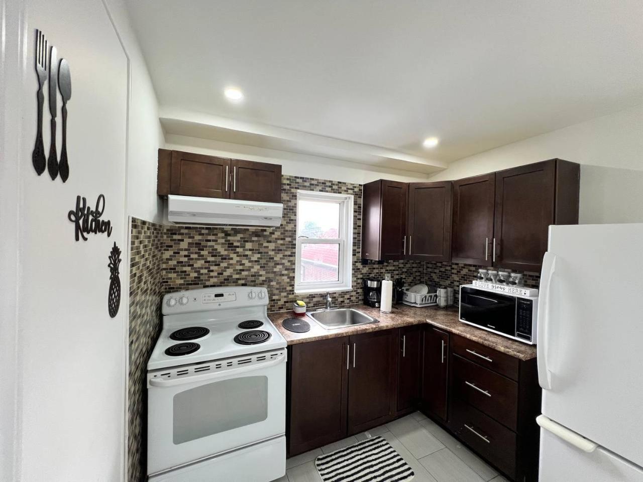#1 Convvy-Nient Residence! Toronto Exterior photo